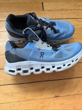 On Running Cloudswift womans 8.5 Running Shoes - Light Blue/Black